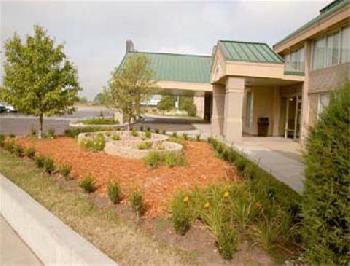 Ramada Inn And Suites Conference Center