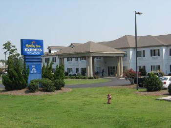 Holiday Inn Express Hotel & Suites SNEADS FERRY (TOPSAIL BEACH)