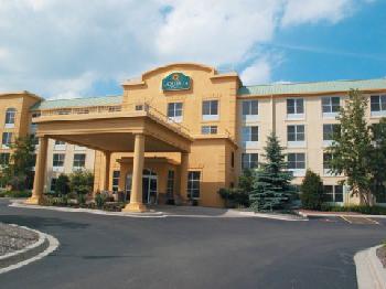 La Quinta Inn and Suites Milwaukee SW New Berlin