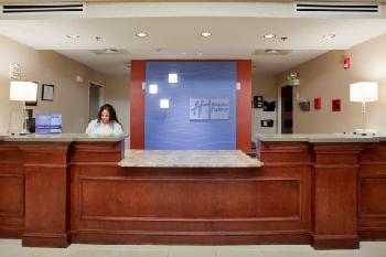 Holiday Inn Express Hotel & Suites CHESAPEAKE