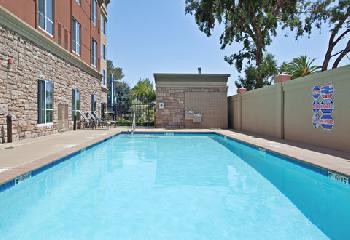 Holiday Inn Hotel & Suites OAKLAND - AIRPORT
