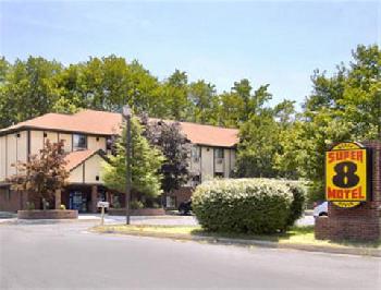 Super 8 Waldorf
