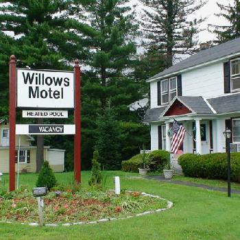 Willows Motel Williamstown