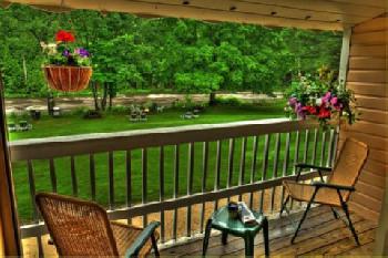 Covered Bridge RiverView Lodge