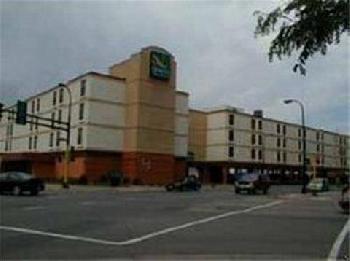 Ramada Downtown Minneapolis