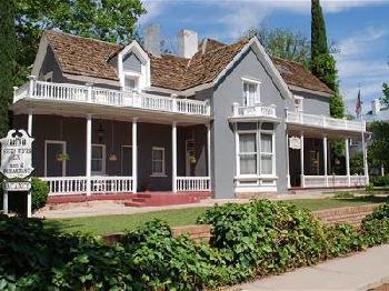 Seven Wives Inn