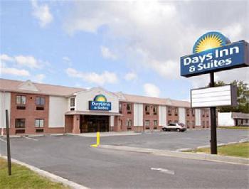Days Inn and Suites Cambridge