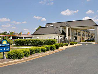 Deluxe Inn and Suites