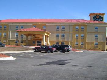 La Quinta Inn & Suites Blue Springs