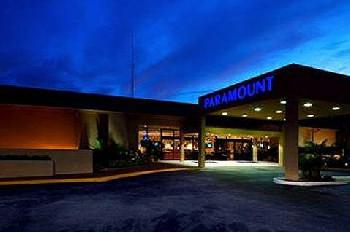 Paramount Plaza Hotel and Suites