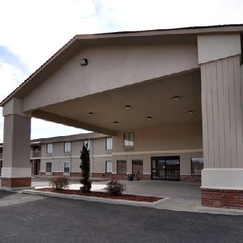Hilltop Inn & Suites Greenbrie