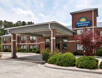 Days Inn and Suites Warsaw