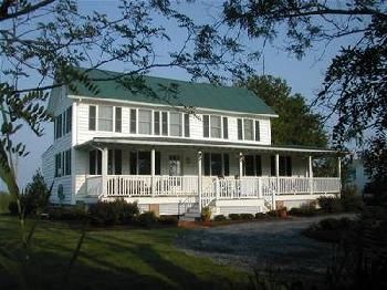 Lazyjack Inn on Dogwood Harbor