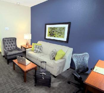 Hilton Garden Inn Westbury