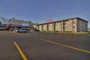 Americas Best Value Inn - Voyageur Inn and Conference Center