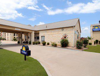 Days Inn and Suites Llano