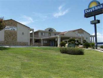 Days Inn and Suites Del Rio