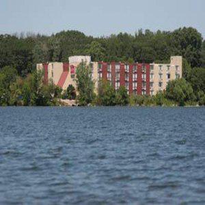 LivINN Suites Maplewood