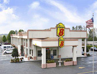 Super 8 Stockbridge
