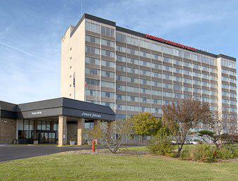 Howard Johnson Plaza Hotel KCI Airport