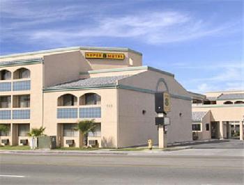 Super 8 Escondido