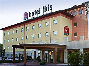 ibis Como