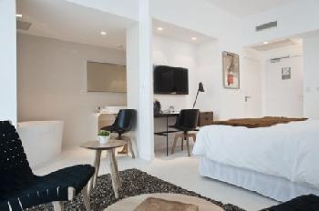 Hotel 111
