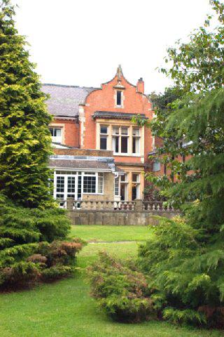 BEST WESTERN Oaklands Hall Hotel