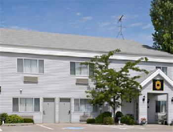 Super 8 Williamsburg/Amana Colonies Area
