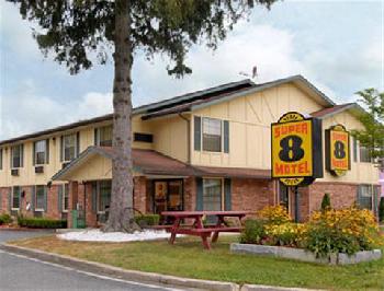 Super 8 Lee/Berkshires/Outlet Area