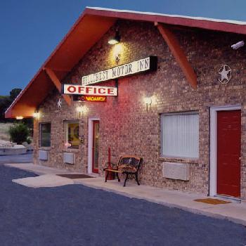 Hillcrest Inn & Suites