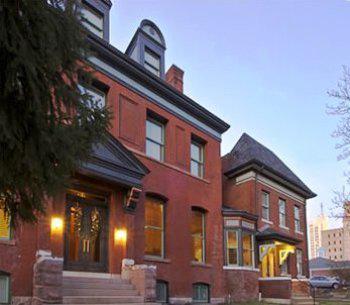Grand Center Guesthouse