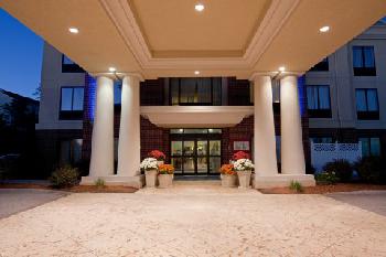 Holiday Inn Express & Suites MANCHESTER-AIRPORT