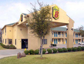Super 8 Arlington East