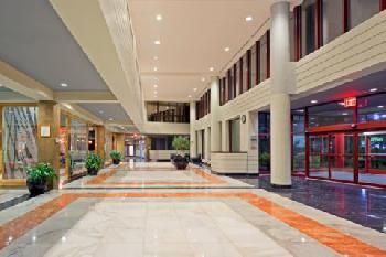LaGuardia Plaza Hotel