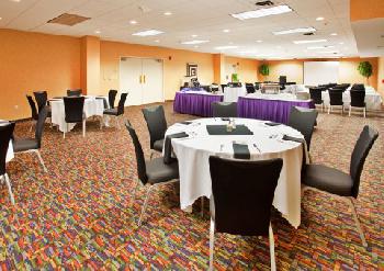 Holiday Inn MANHATTAN AT THE CAMPUS