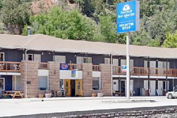 Americas Best Value Inn By The River/Mount Rushmore