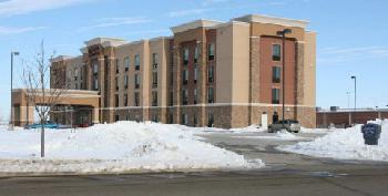 Hampton Inn  Suites Watertown SD