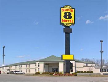 Super 8 Dickson