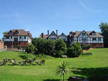 De Rougemont Manor Hotel