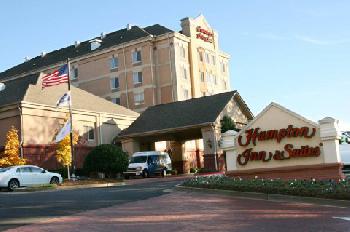 Hampton Inn  Suites AlpharettaWindward