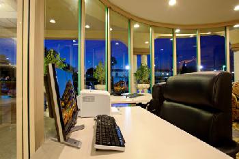 Holiday Inn Express Hotel & Suites PASADENA-COLORADO BLVD.