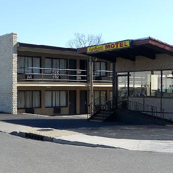 Capri Lynbrook Motor Inn