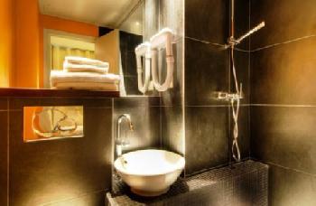 Hotel B