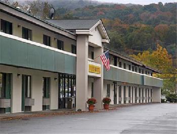 Super 8 White River Junction
