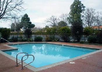 Comfort Inn & Suites Newark