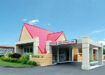 Econo Lodge Inn & Suites