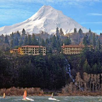 Columbia Cliff Villas