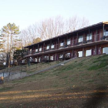 Pointe West Motel and Suites