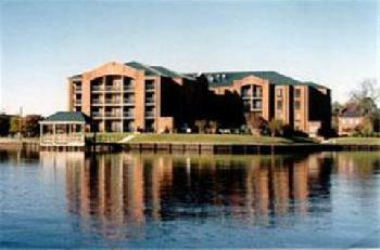 Comfort Suites Riverfront Park